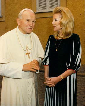 Papst Johannes Paul II. und Birgit Bergen bei einer Audienz 1992. Fotos: privat